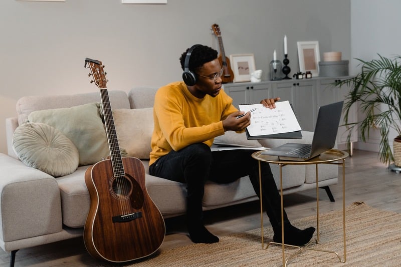 A man teaching music online